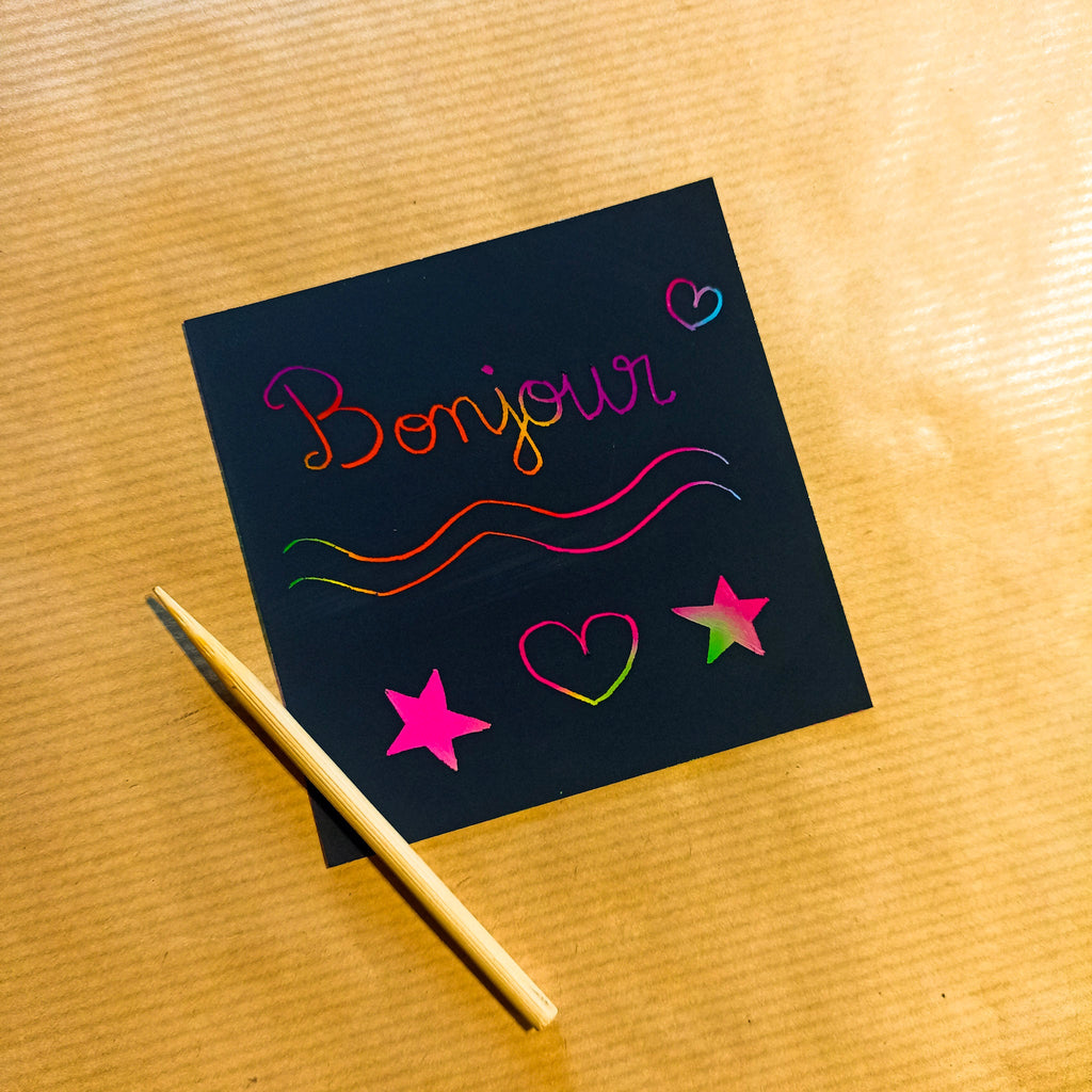 Lot créatif 100 cartes à gratter multicolores + 2 stylets bambou - Mains Créatrices