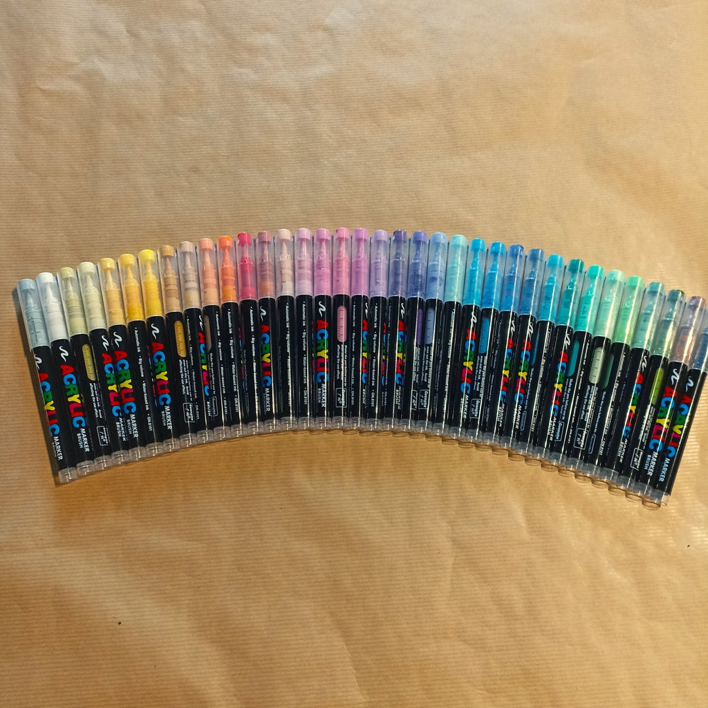 Marqueurs acryliques 12 à 360 couleurs - Mains Créatrices