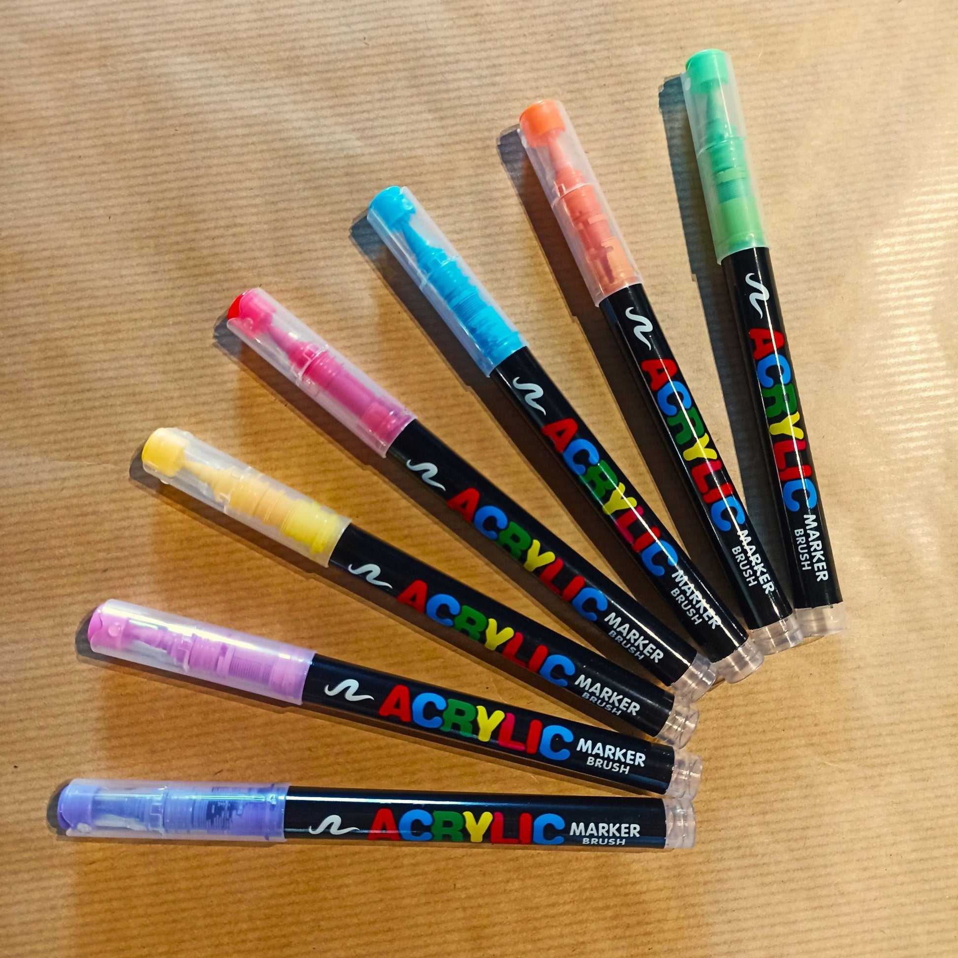 Marqueurs acryliques 12 à 360 couleurs - Mains Créatrices