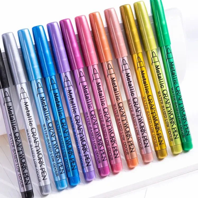Marqueurs métalliques 12 couleurs multi - surfaces - Mains Créatrices