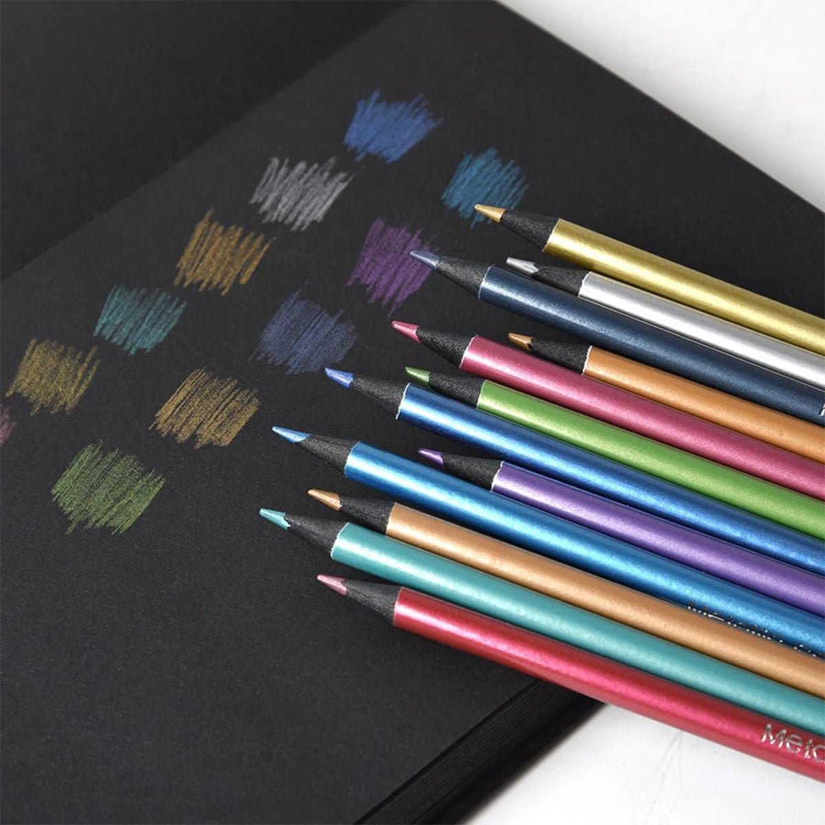 Set 12 crayons de couleur métalliques – dessin et coloriage créatif - Mains Créatrices